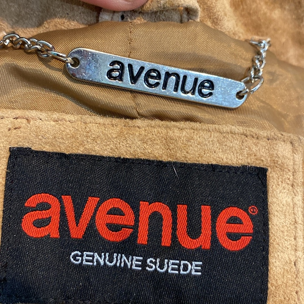Avenue size 30-32 Genuine Suede Coat good condition - Picture 3 of 4